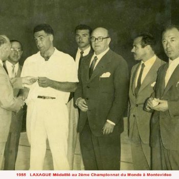 1955_Laxague_médaillé_à_Montevideo